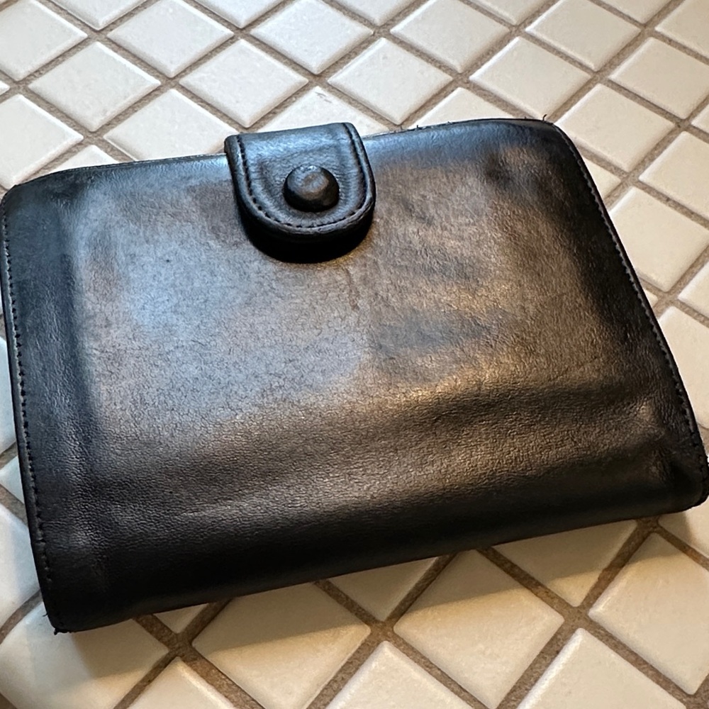 CHANEL Black lambskin CC Leather Bifold Wallet Vintage - Picture 2 of 13